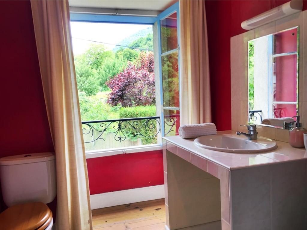 Papilio Bed & Breakfast Montauban-de-Luchon ภายนอก รูปภาพ